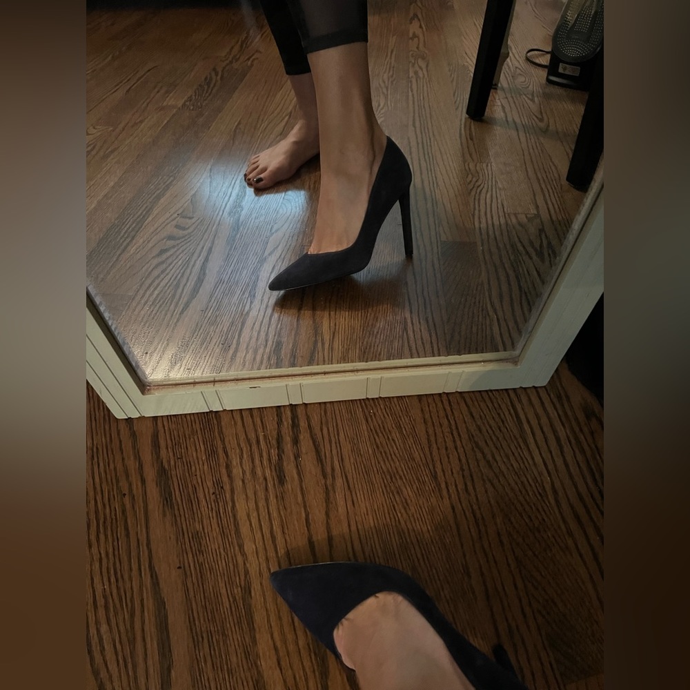 boutique 9 suede navy blue- visibly signs of wear
